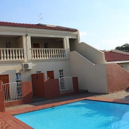 Flamboyant Guest Lodge Johannesburgo Exterior foto